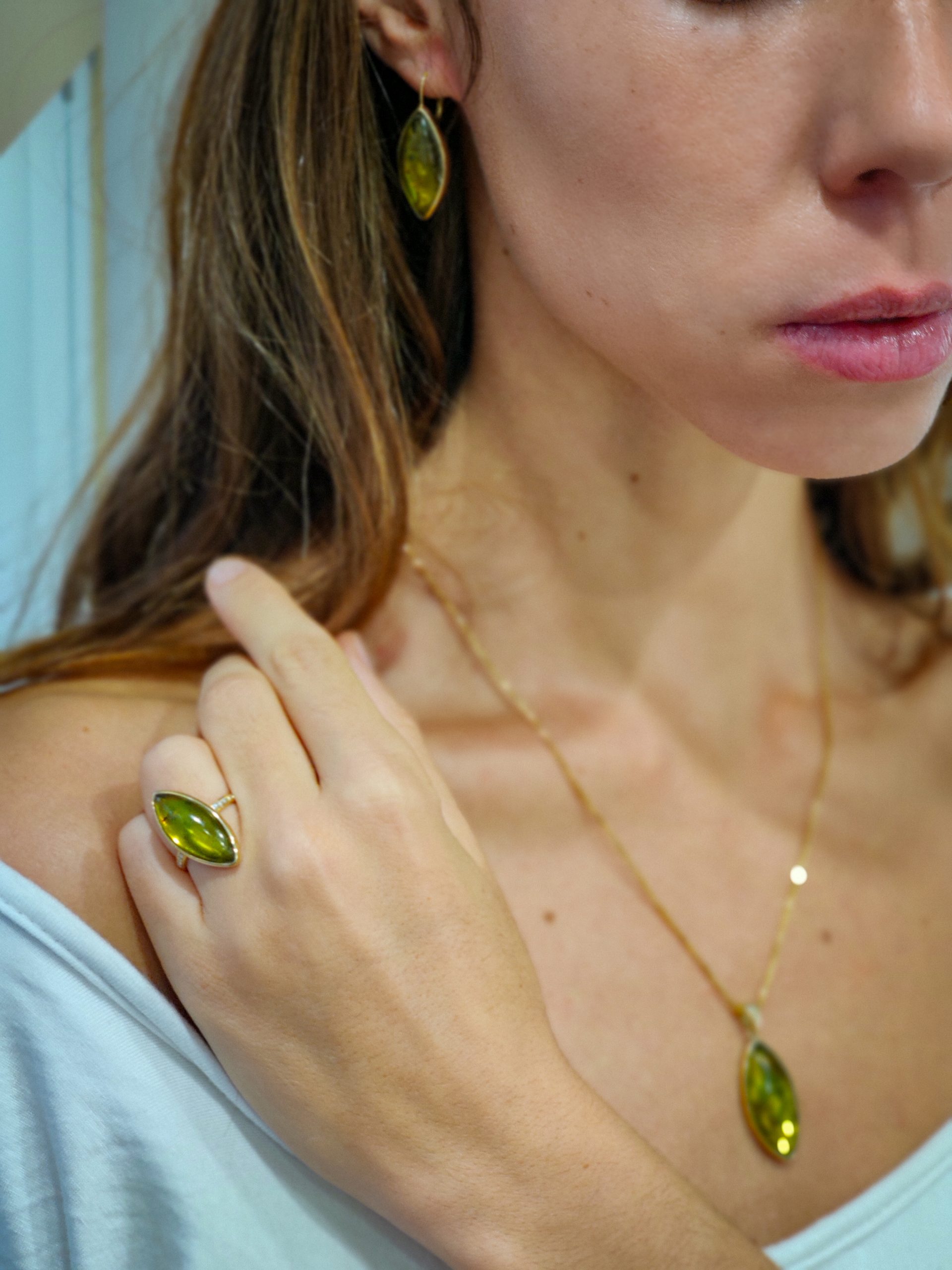 14kt Ring Grüner Bernstein & Diamanten - "La Fée Verte" – Bild 4