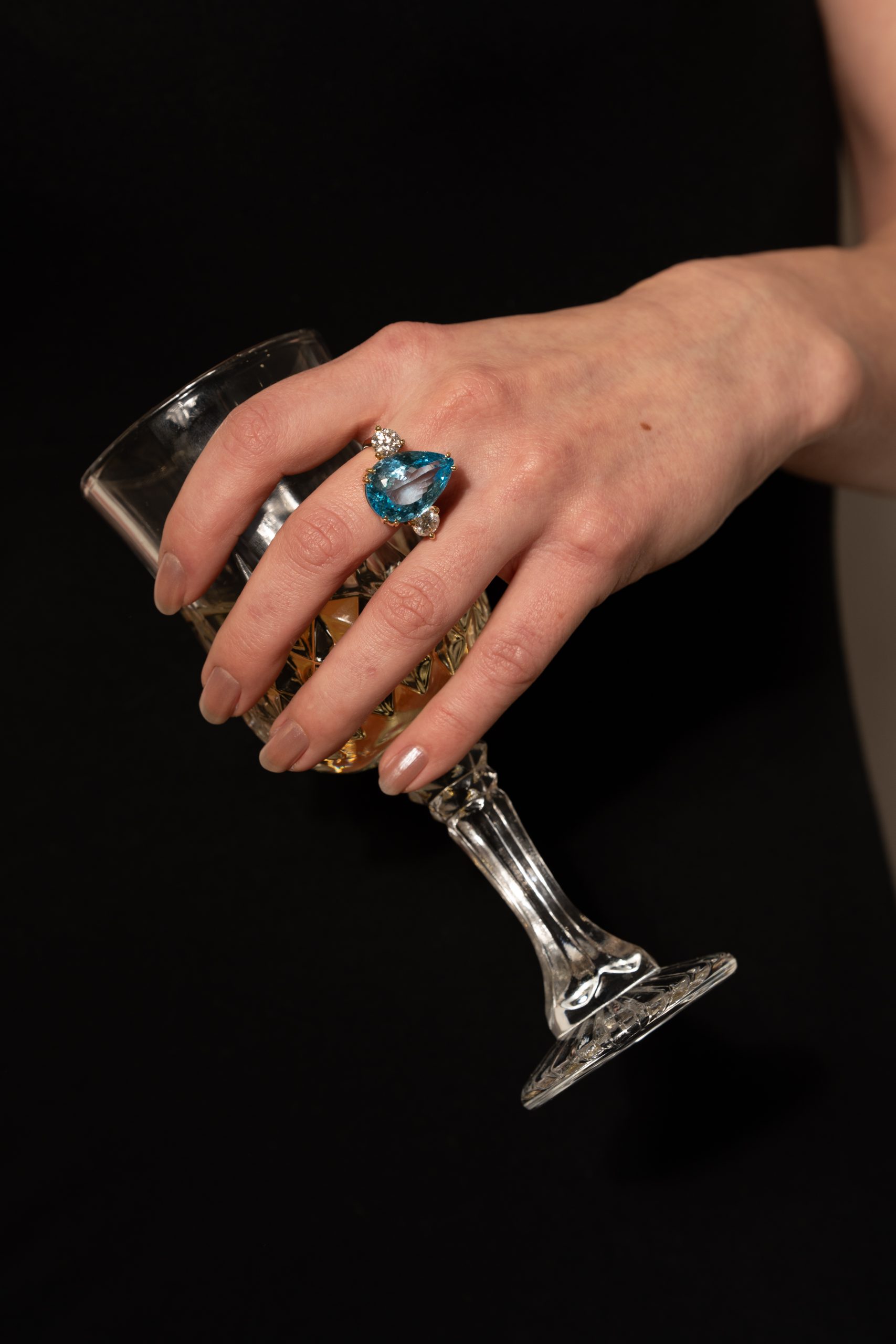 Ring 18kt Gold Blauer Topas & Moissanit - "Statement" – Bild 4