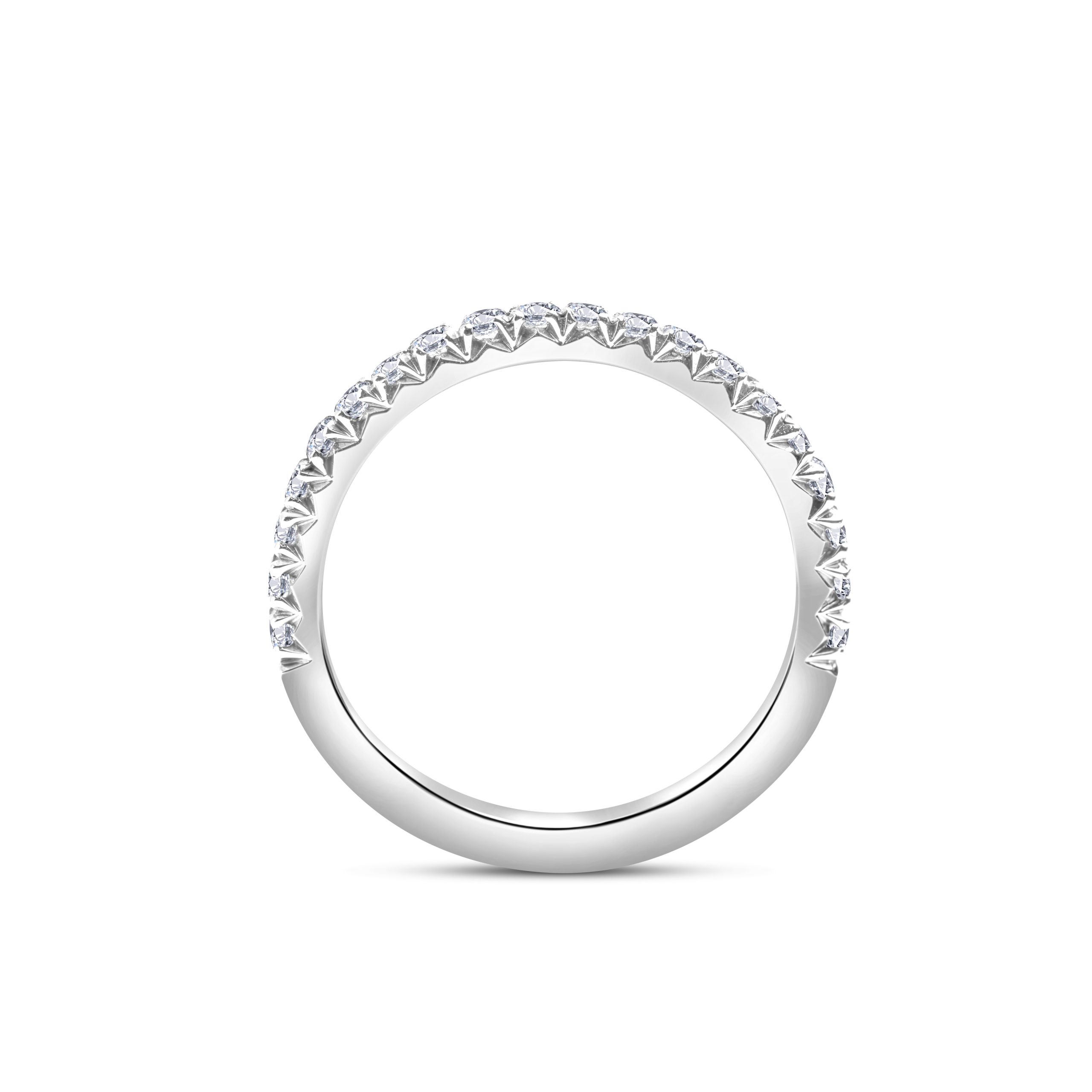 Edler Memoire-Ring aus 950 Platin mit 20 strahlenden Brillanten im klassischen Half-Eternity-Design. Ein zeitloses Schmuckstück mit luxuriöser Ausstrahlung.