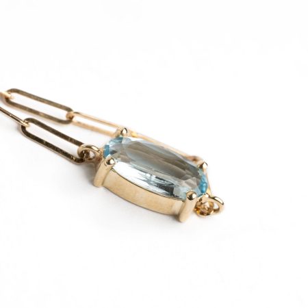 Zarte Armkette aus Gelbgold mit Aquamarin – filigraner Schmuck für Teenager