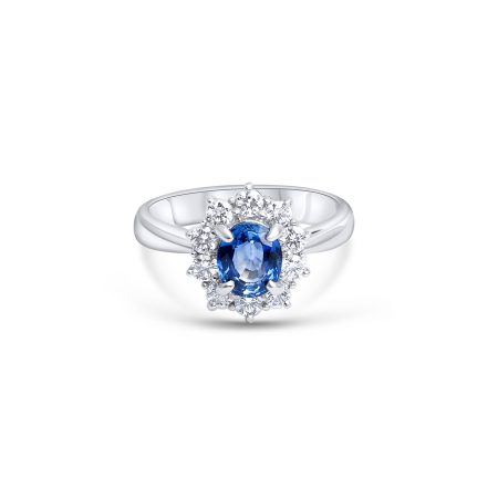 Klassischer Ring mit Saphir und Brillanten