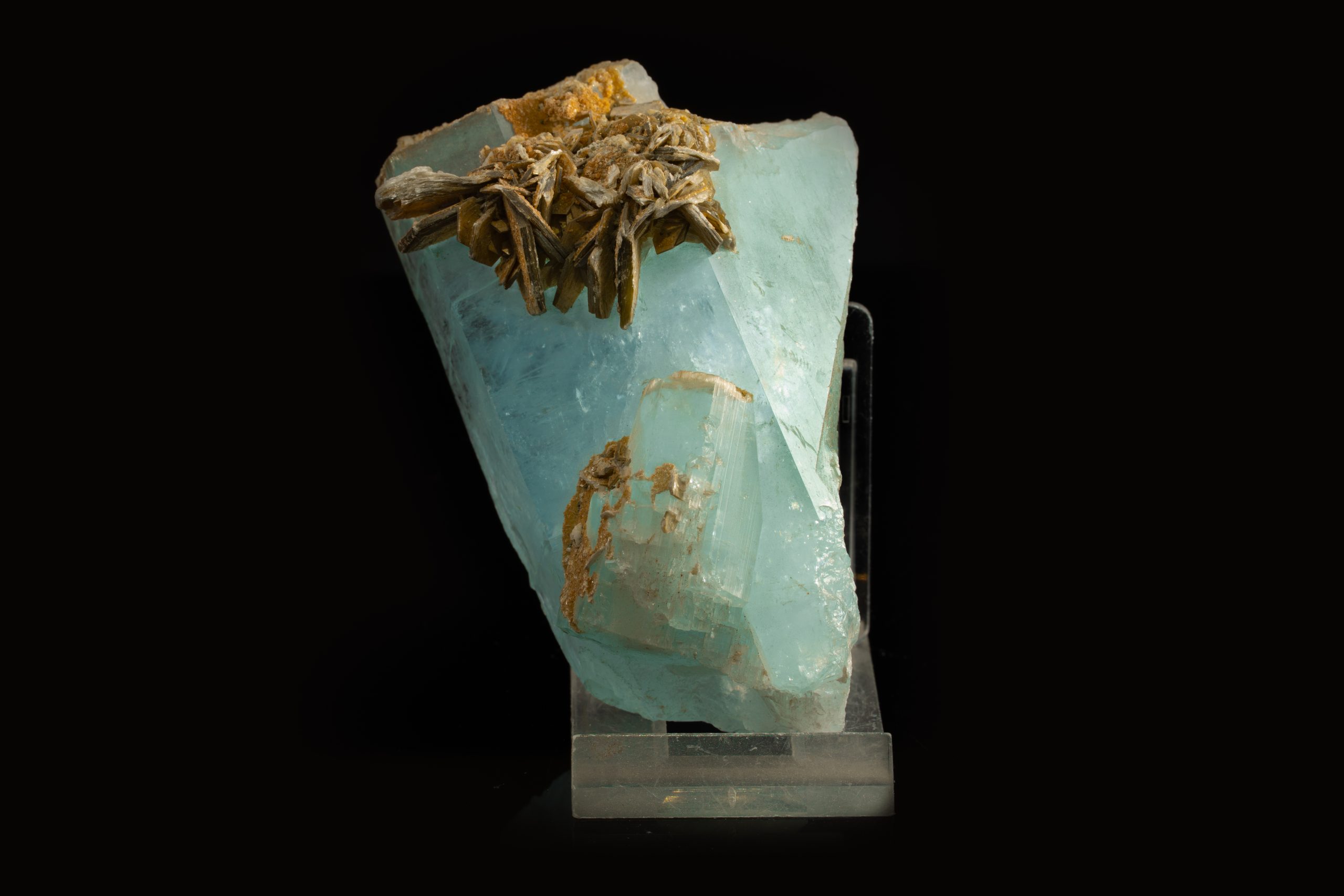Aquamarin Kristall mit Muskovit